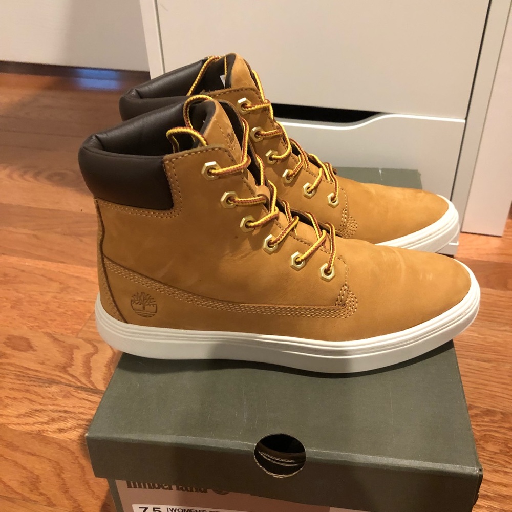 Women’s size 7.5 londyn timerland boots